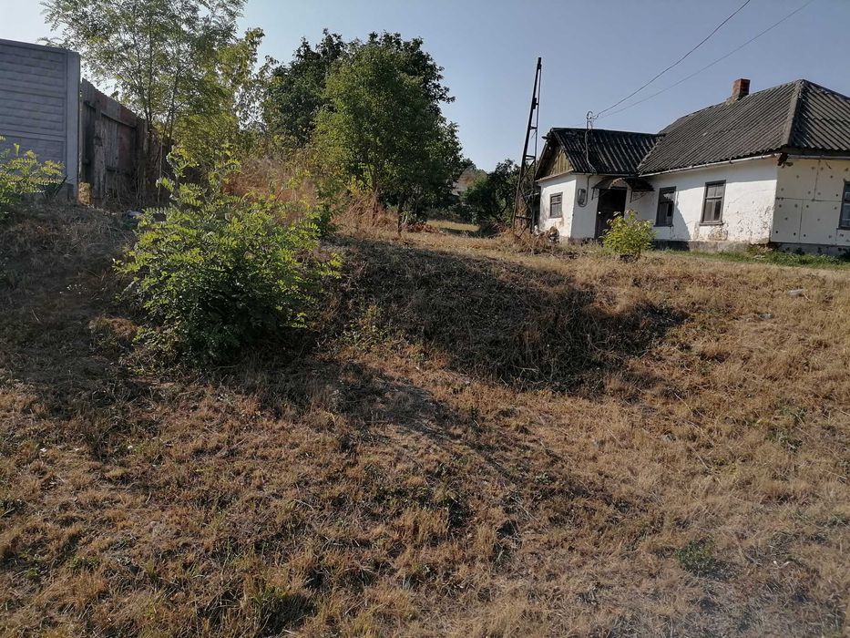 Продам житловий будинок з великою земельною ділянкою!