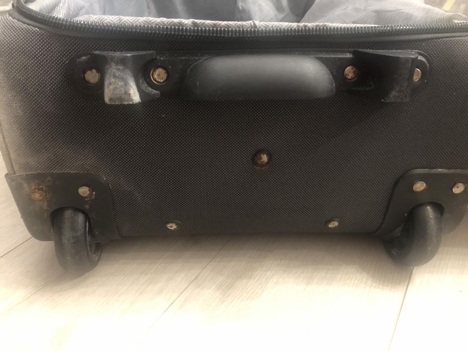 Чемодан на колесах