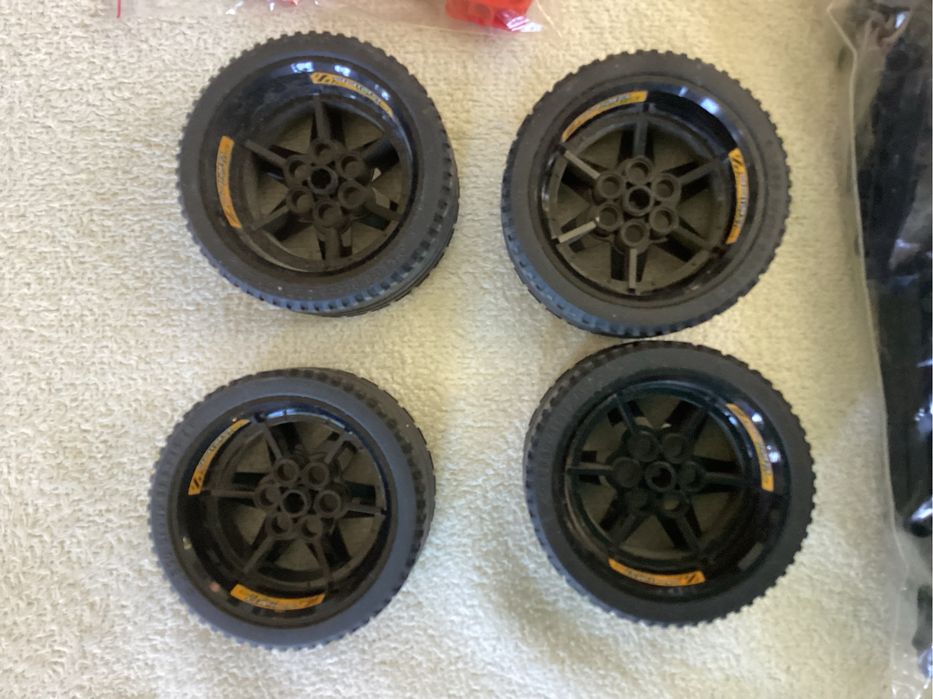 LEGO Technic Superszybka wyścigówka 42039