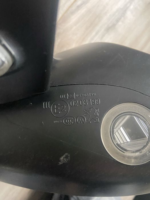 Продам бокоіе дзеркало Пежо 3008