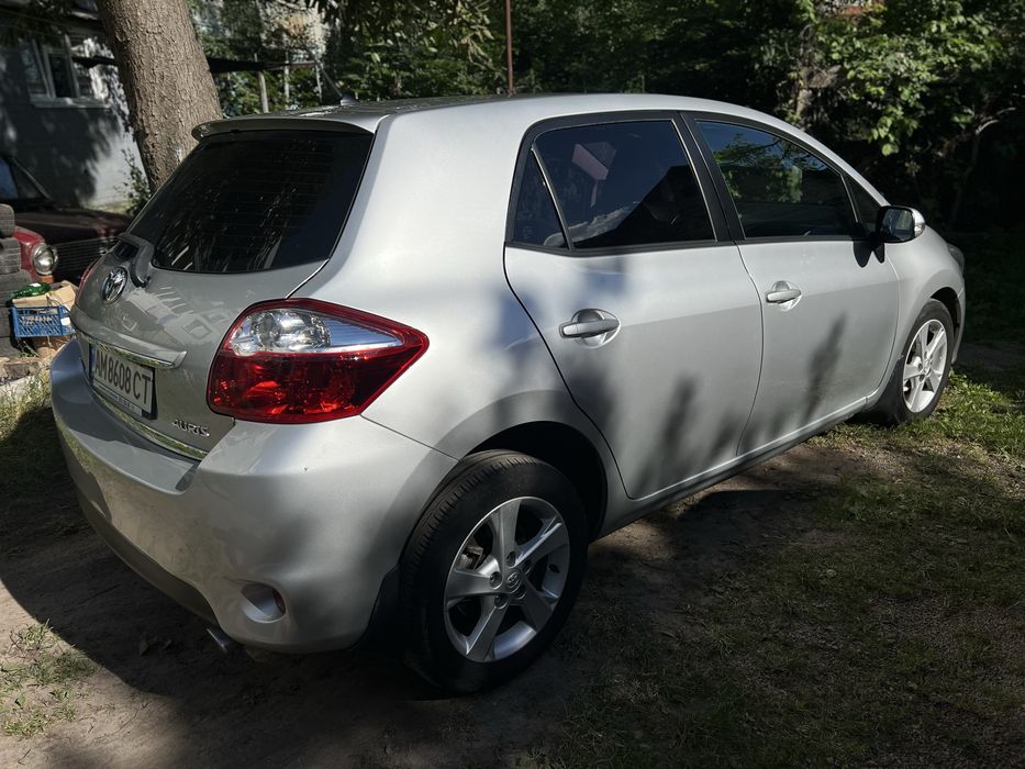 Продам Toyota Auris 2011
