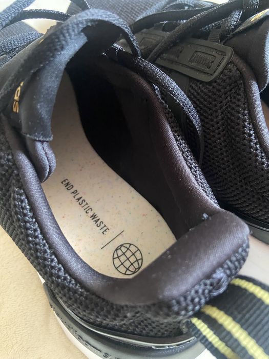 Продам кросівки жіночі adidas