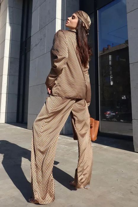 Костюм жіночий шовковий