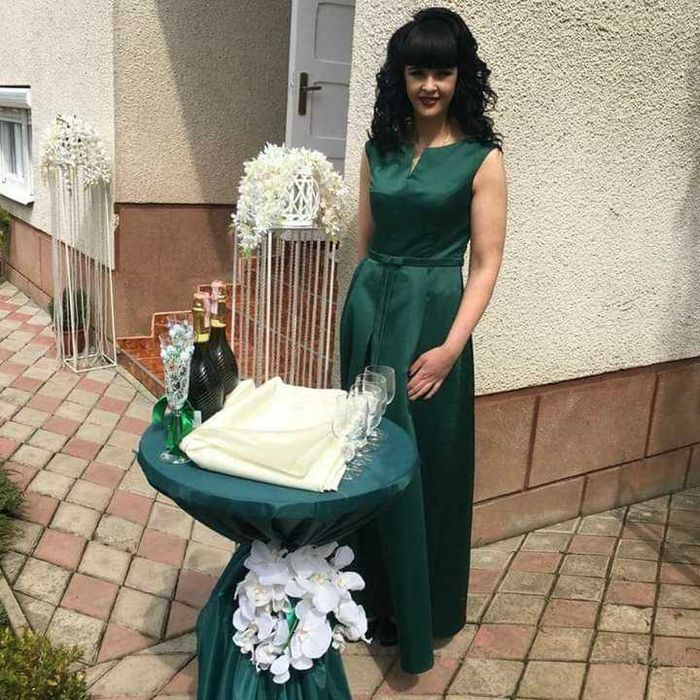 Вечірня сукня на будь який вік.