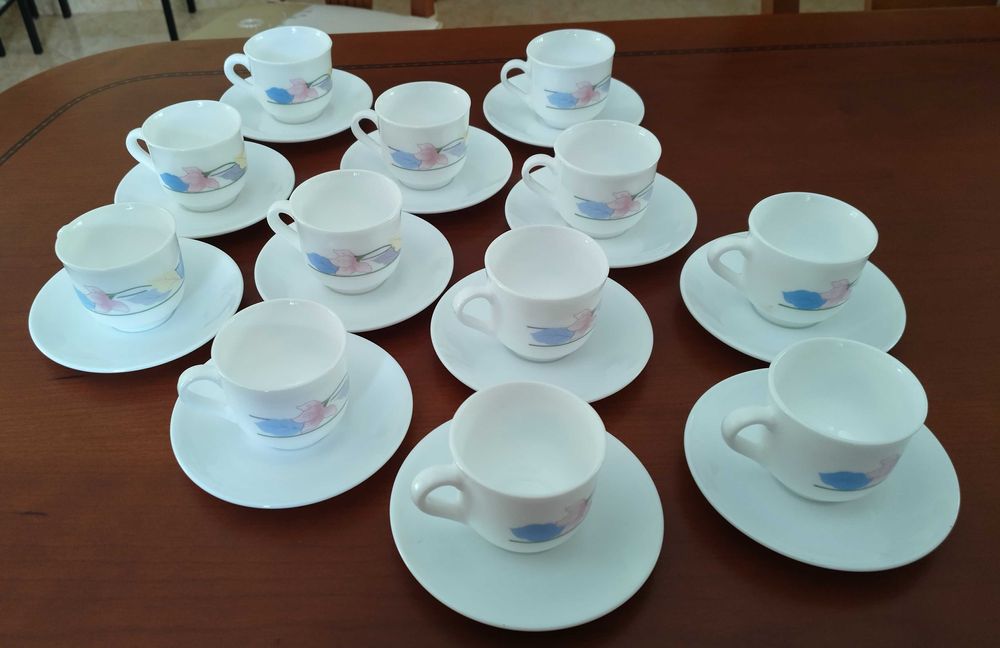 Conjonto 12 chávenas a cafe