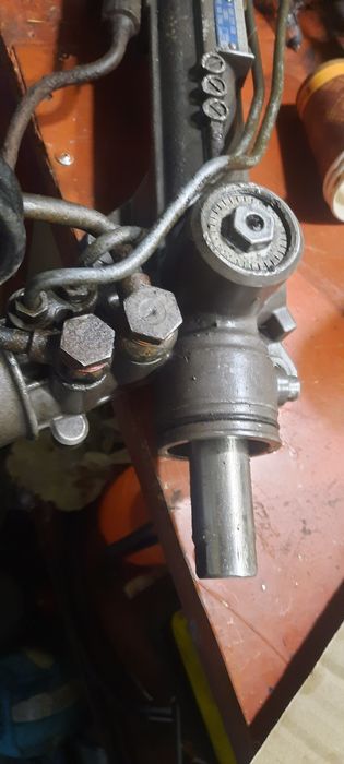 8D1 422 065 R продам рейку