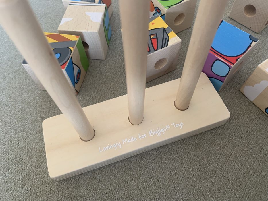 Nowe klocki drewniane na stojaku Bigjigs