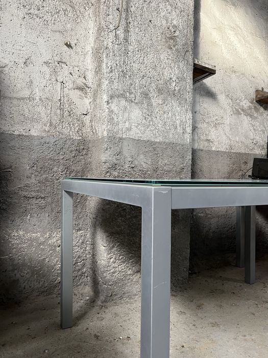 Mesa com tampo de vidro