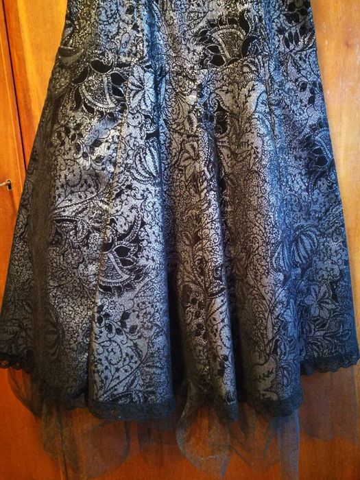 Elegancka sukienka czarno-srebrna z tiulowym spodem, rozm. 38-40