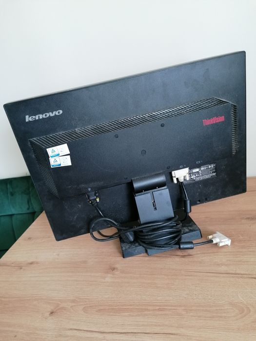 Monitor Lenovo 22" DVI