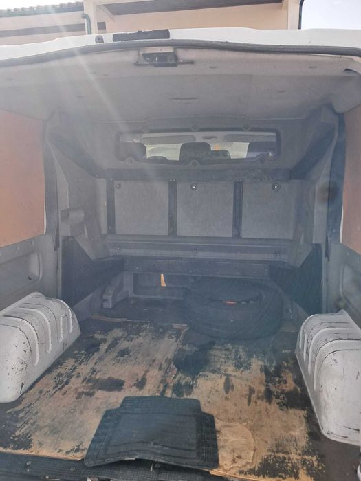 Renault Trafic 2.0 dCi 6 lugares 6 velocidades