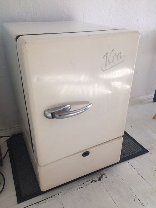 Stara retro vintage lodówka KRA