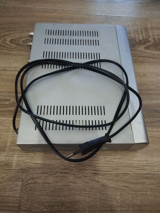 Продам тюнер до телевізора.