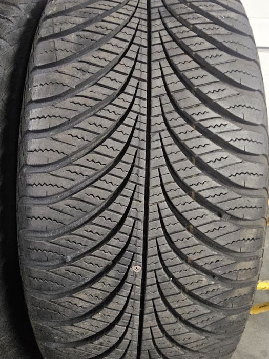 235/60R18 107W Goodyear Vector4Sea