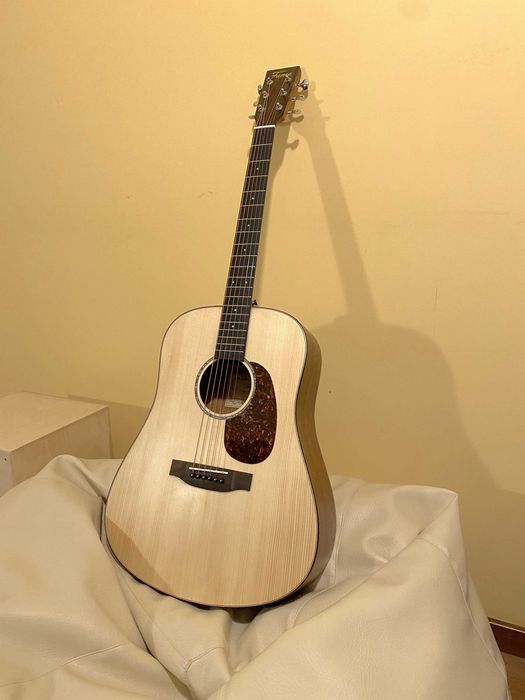 Guitarra Acústica Eletrificada, Madeira Sólida, C/Case, como NOVA