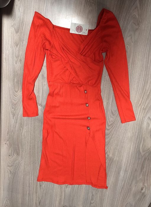 Damska sukienka prążkowana złote guziki wycięcia rozmiar 36/S