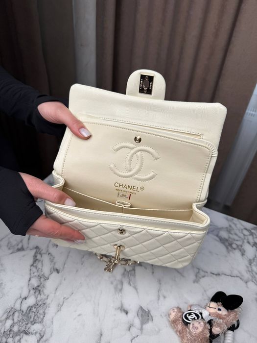 НОВА! Chanel Classic 23 Flap Caviar Leather Ivory with Silver Hardware
