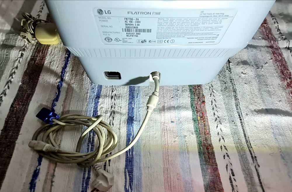 Monitor LG Flatron F700B - VGA RETRO