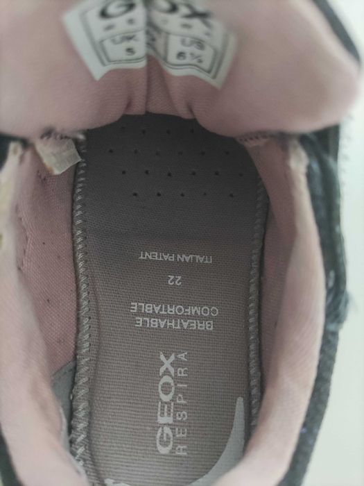 Sapatilhas e sapatos criança