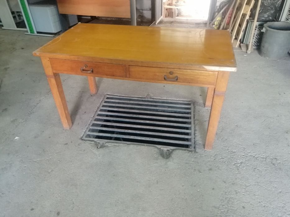 Mesa vingate bom estado