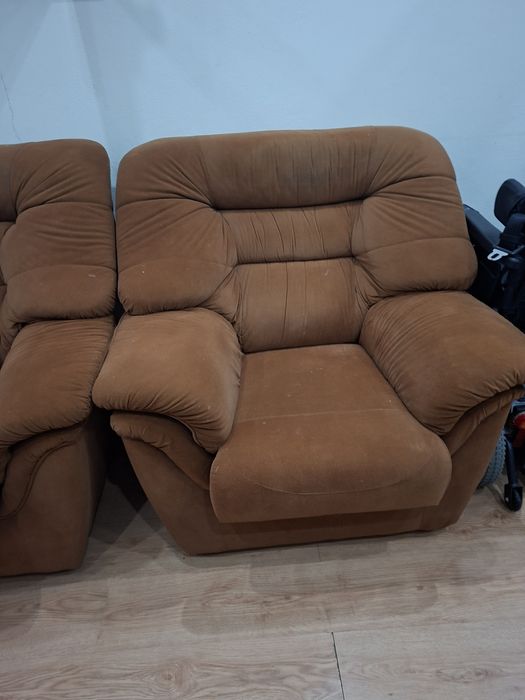 2 sofás individuais