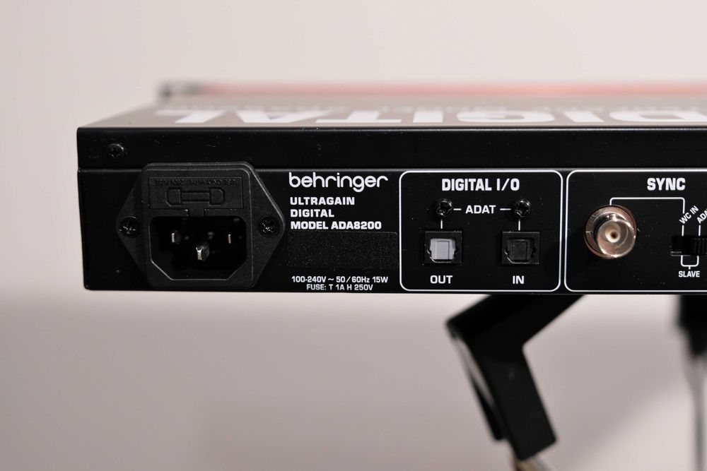 Behringer ADA8200