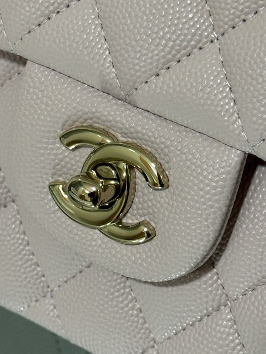 Chanel Classic Flap – Rosa claro – Pele caviar – Excelente estado