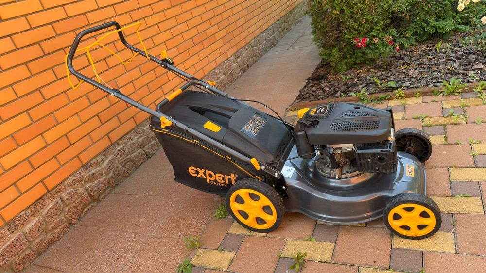 Бензинова газонокосарка Expert Garden DY180-135SB-05