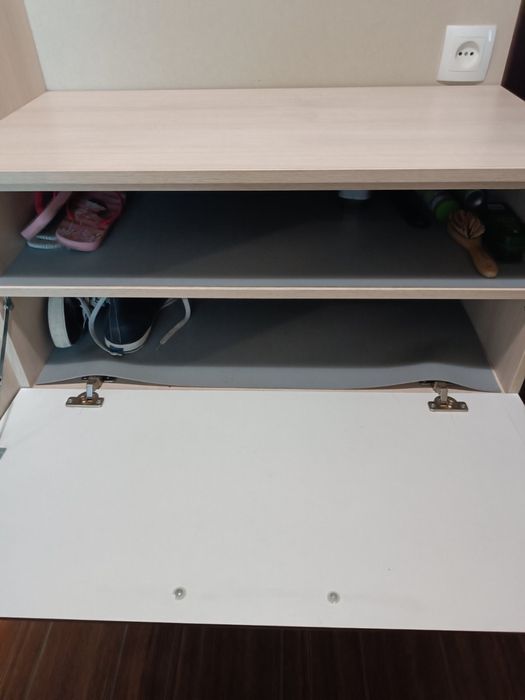 Продам высокого качества тумбочку для обуви