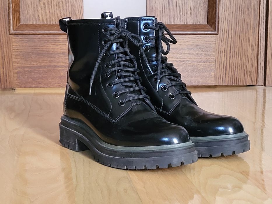 Продам чоботи  Hugo,  оригінал. 38 розмір.