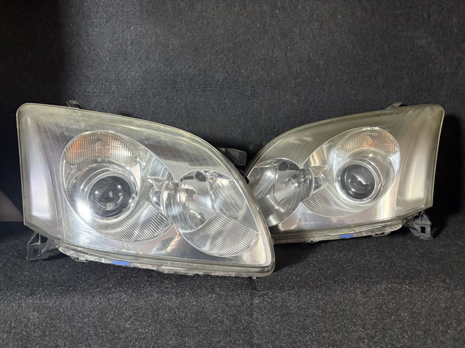 Фари Toyota Avensis T25 оригінал ксенон