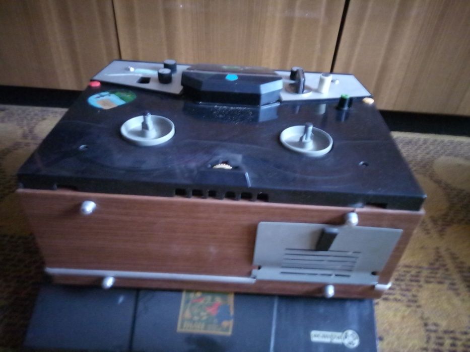 магнітофон бобінний