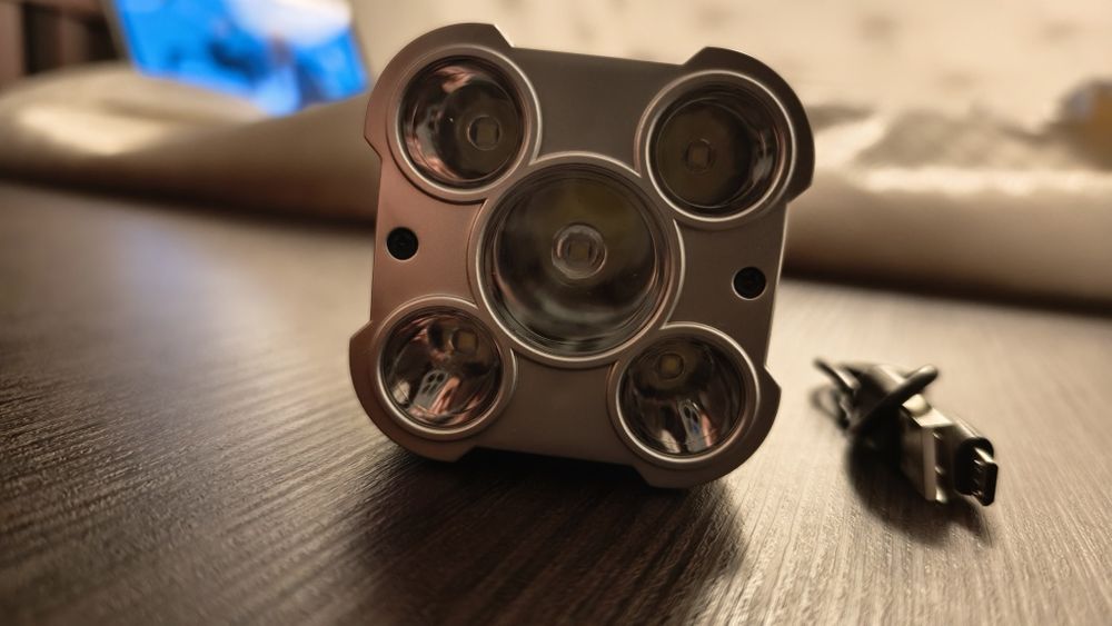 Lanterna potente com 6 leds NOVA!