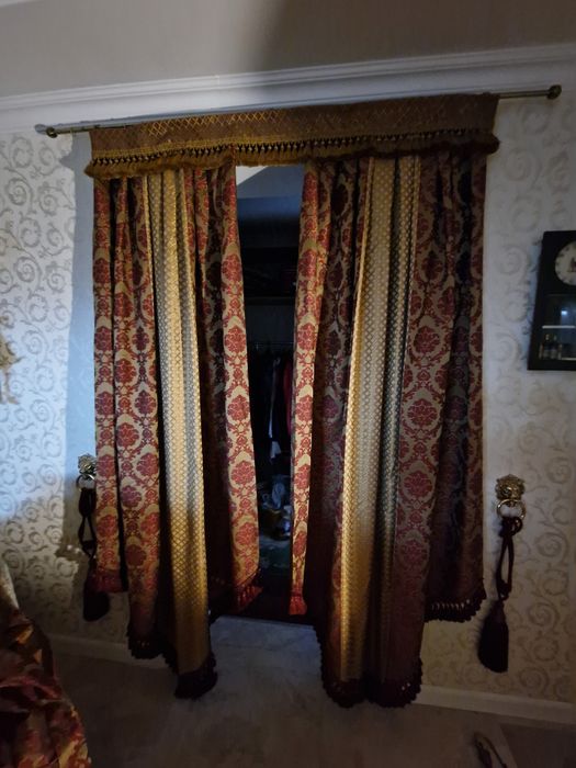Продам шторы-галстуки, штори. Дорогая, тяжелая ткань. Как новые