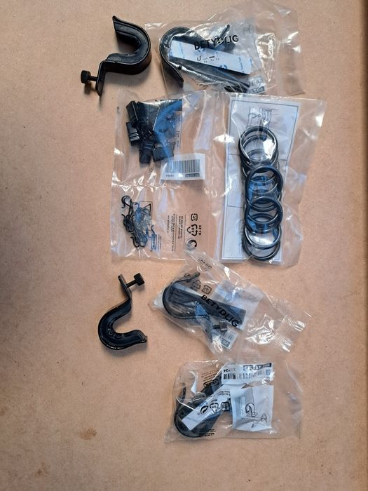 Karnisz czarny IKEA, uchwyty, kółeczka