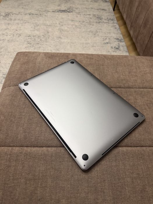 Macbook pro 15 2019 i7 2,6/ 16gb / 1000gb / Radeon Pro 4 ГБ 94% АКБ