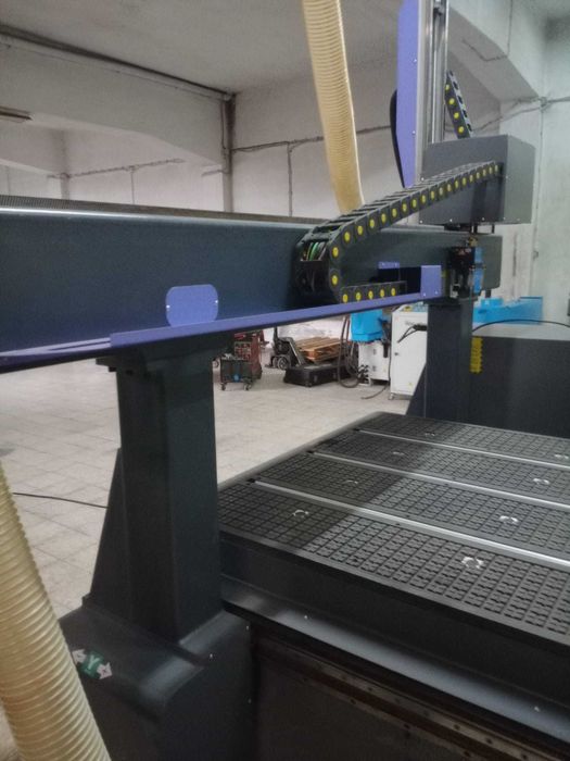 Fresadora CNC de 4 Eixos