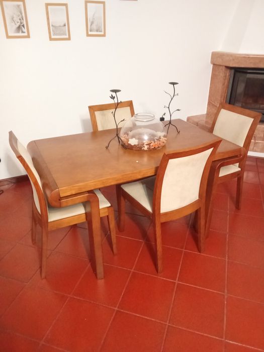 Vendo mesa e 6 cadeiras