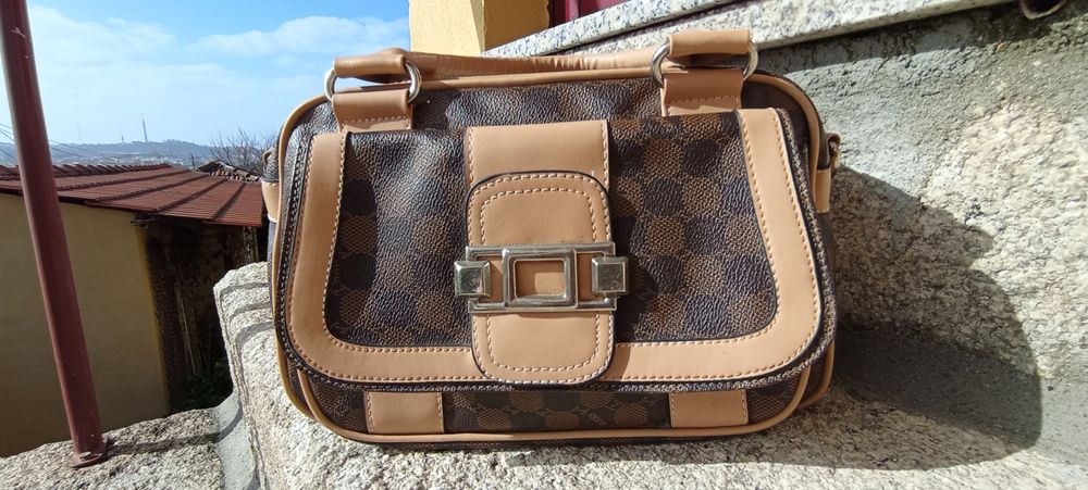 Mala praticamente nova.