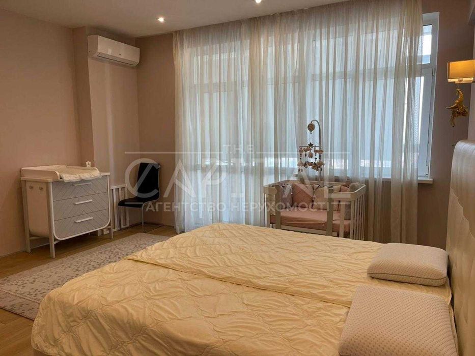 Продаж Коновальця Євгена Печерськ  простора квартира 150м2