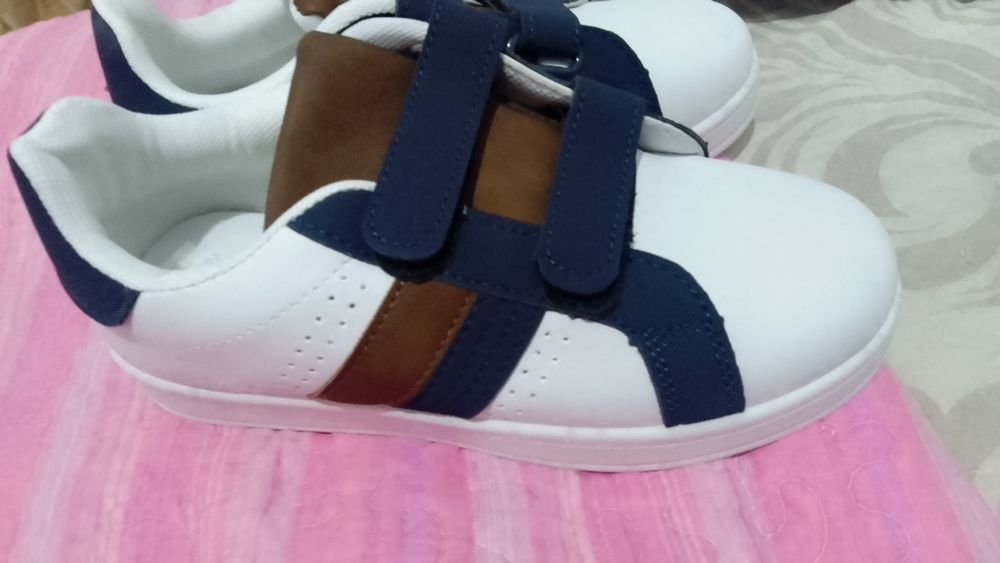 Sapatilhas de menino novas