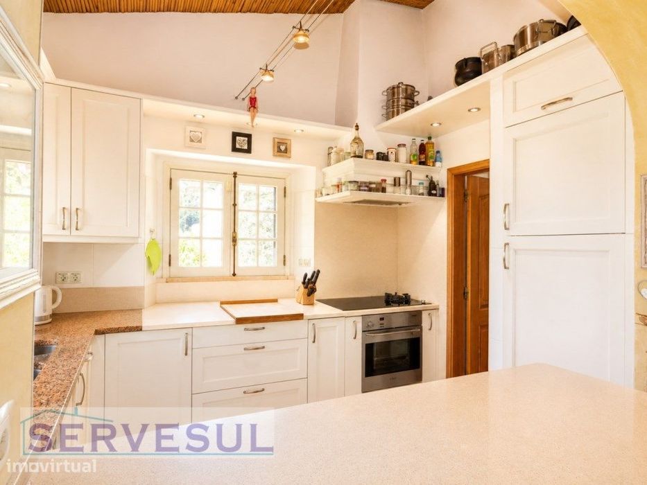 Quinta com 8,4 hectares, duas casas, arrecadações e barragem, local...