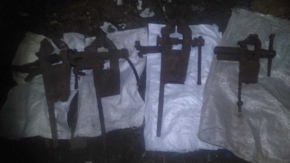 Старовинні лещата тиски ковальські СССР в хорошому стані