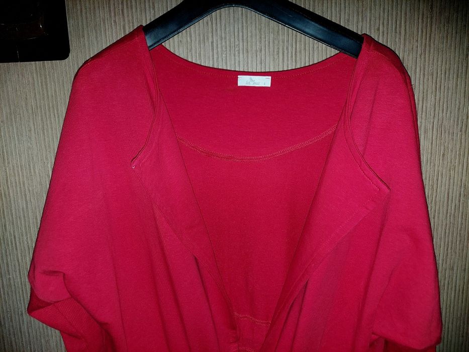 płaszcz | narzutka | wiązany | wiązania | czerwony | czerwień