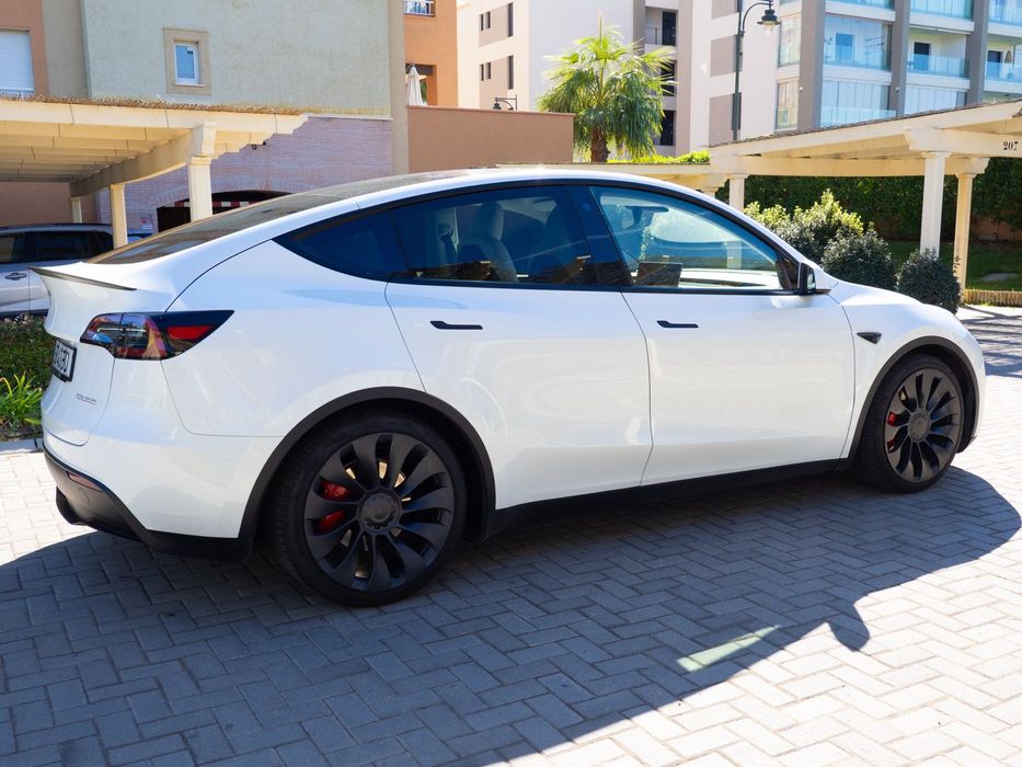 2023 TESLA Y Performance dual motor long range auto pilot Nacional