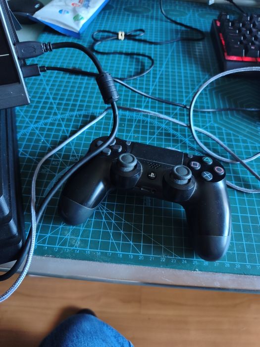 PS4. Pro.   Com vários jogos