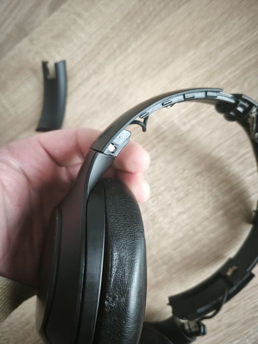 Навушники Philips TAH8506 (на запчастини)