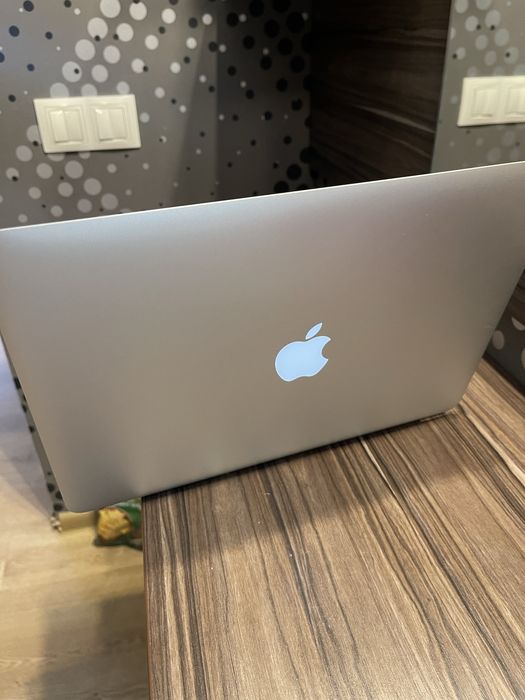 Продам ноутбук Apple MacBook Air 13, 2012 року, стан супер