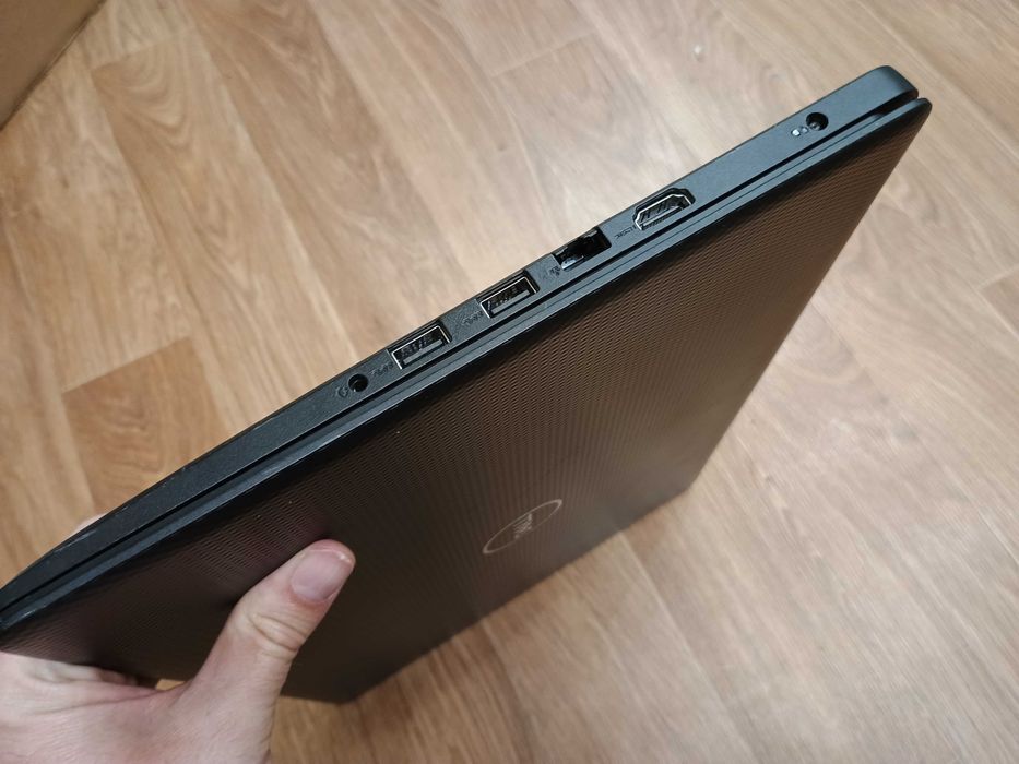 Dell Inspiron 3593 i3 1005g1\8gb ddr4\128 SSD як новий