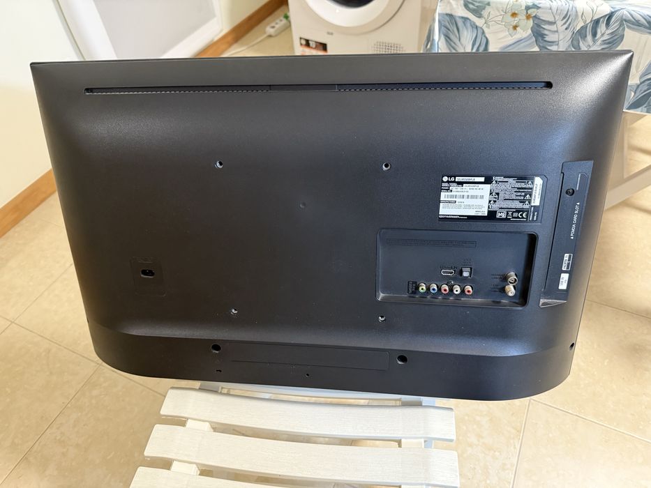 Tv lg  avariada para peças 32 polgadas